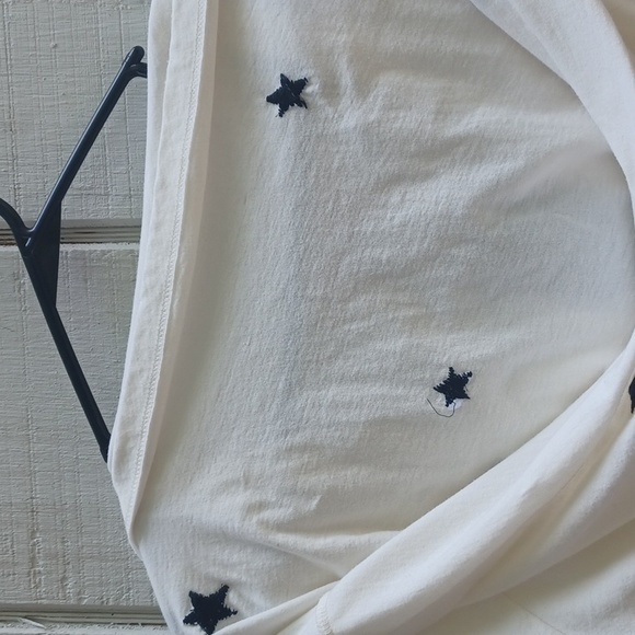 Philanthropy Stars Tee - Picture 8 of 9